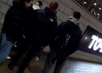 В Краснодаре мужчина избил свою женщину в прямом эфире и прославился