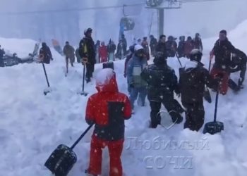 В Сочи лавина засыпала сразу трех человек