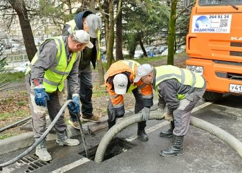 В Сочи очищают системы водоотведения