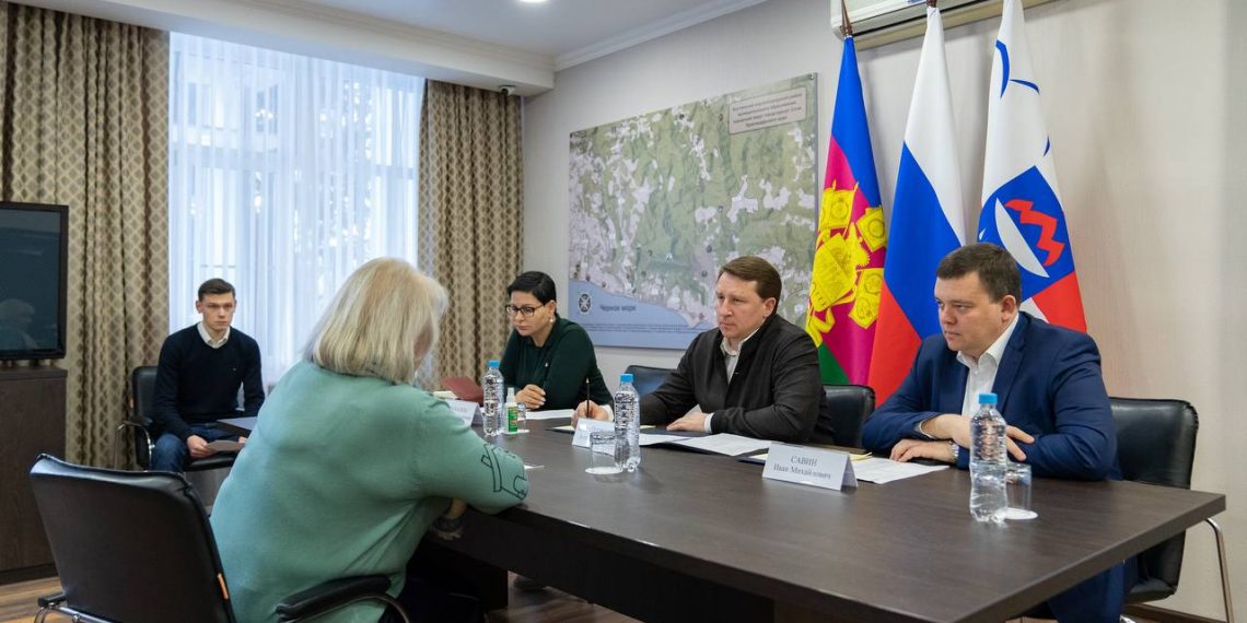 Копайгородского попросили отремонтировать дорогу, сделать освещение и обустроить детскую площадку