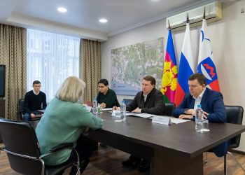 Копайгородского попросили отремонтировать дорогу, сделать освещение и обустроить детскую площадку