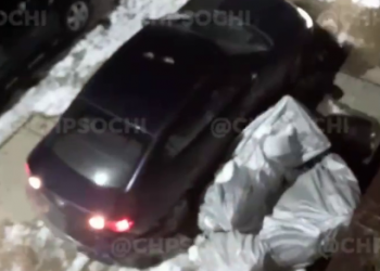 В Сочи ночью пьяный автолюбитель поднял на уши весь двор