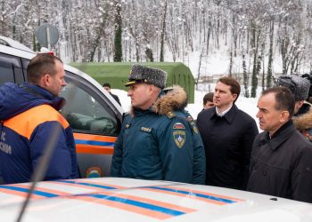 Копайгородский доложил министру Куренкову и Кондратьеву о ситуации после схода лавины