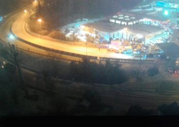 В Сочи сотрудники ДПС перекрыли Мамайский перевал из-за многочисленных падений деревьев и снегопада