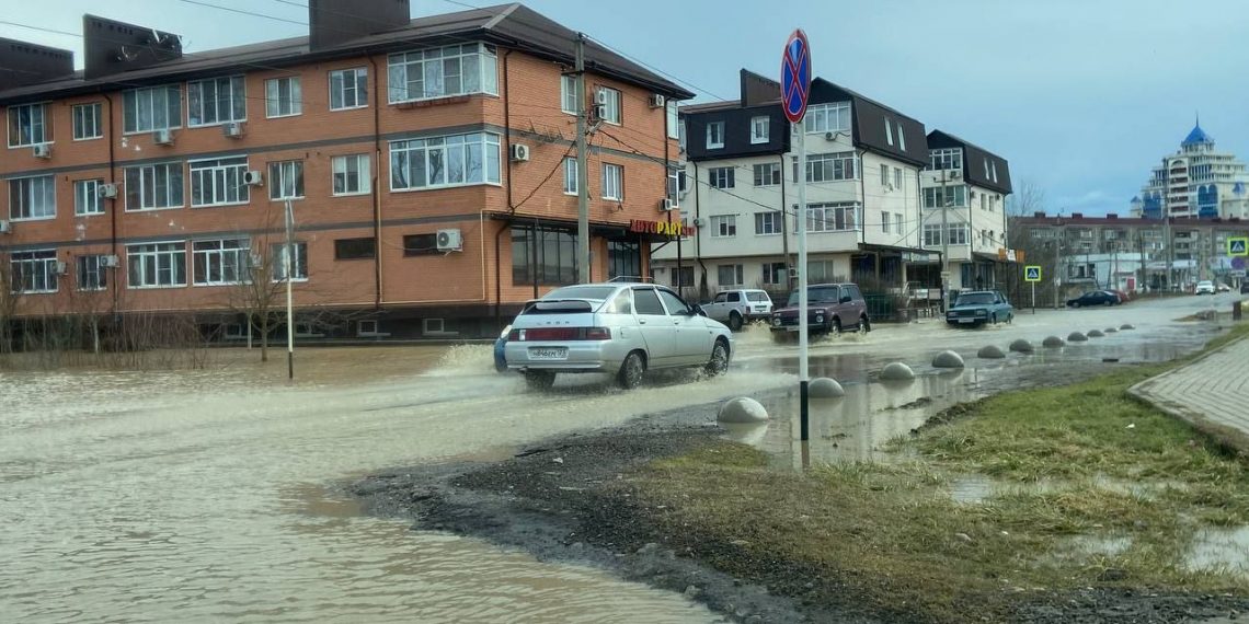 В Горячем Ключе подтопило две улицы