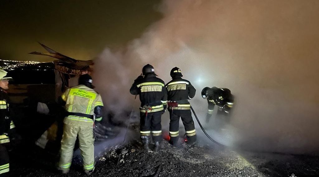 В сочинском селе Нижняя Шиловка произошел пожар в конном клубе «Мустанг»