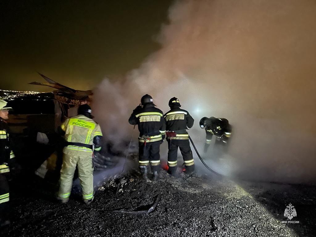 В сочинском селе Нижняя Шиловка произошел пожар в конном клубе «Мустанг» -  Новости Сочи