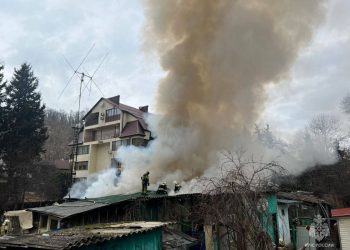 На пожаре в Сочи пострадал человек