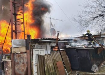 Из горящего дома в Сочи эвакуировали 30 человек