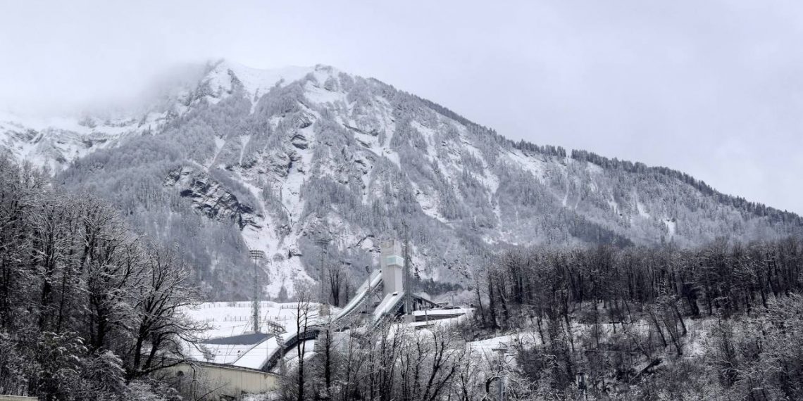 Копайгородский: снег в Сочи будет идти до утра