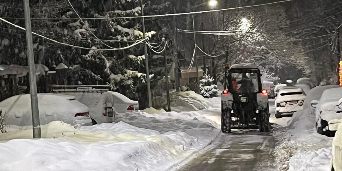 В Сочи 179 единиц техники расчищали дороги