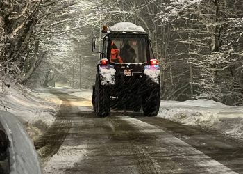 В Сочи более 200 единиц спецтехники расчищают дороги