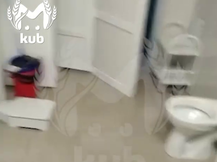 В ГКБ Геленджика родственники пациента санитарный пропускник приняли за туалет