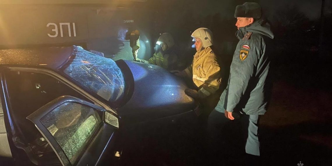 На Кубани поезд врезался в «Ладу»: погиб человек