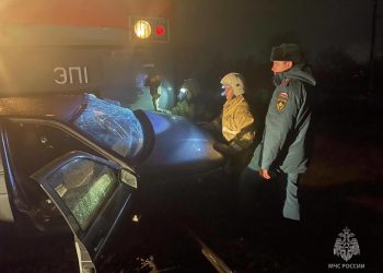 На Кубани поезд врезался в «Ладу»: погиб человек