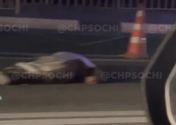 В Адлерском районе Сочи на трассе загадочным образом погиб дорожный рабочий