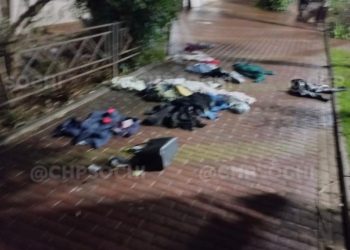 «Через час будут в постели шуметь»: в Сочи из окна эротично выбрасывали белье