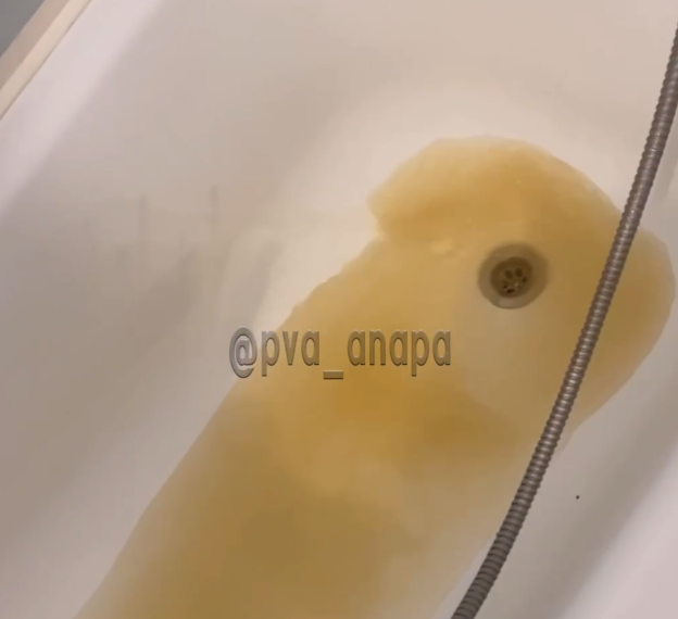 Праздник к нам приходит: жители Анапы пожаловались на кока-колу из-под крана