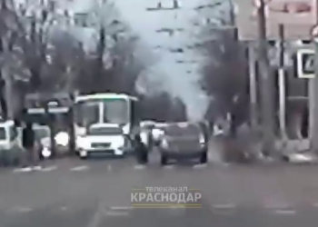Наезд на 25-летнюю женщину-пешехода в Краснодаре попал на камеру видеорегистратора