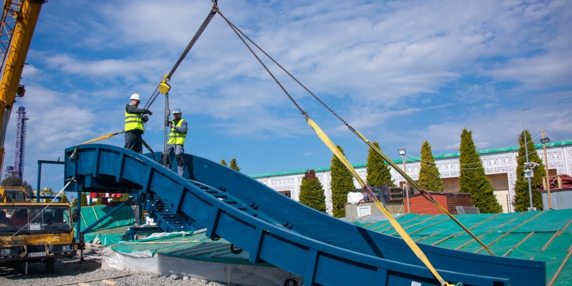 В Сочи Парке началась установка экстремального водного аттракциона
