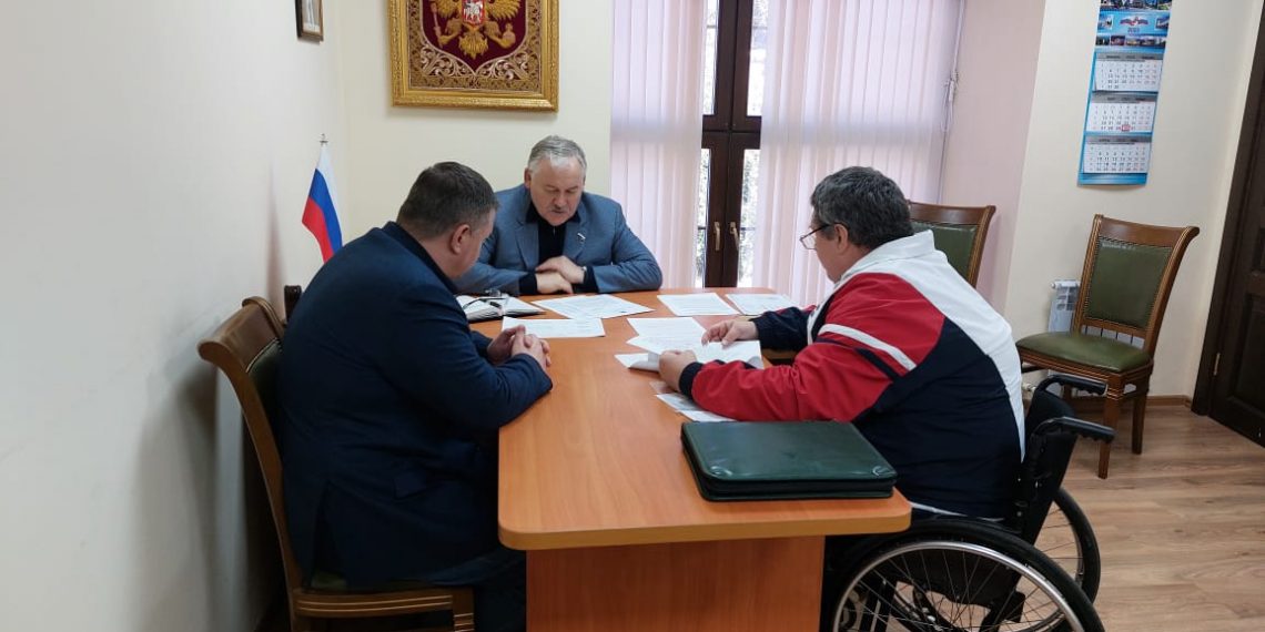 Константин Затулин обсудил с сочинцами проблемы инвалидов