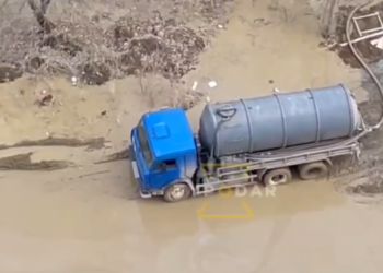 Слились и смылись: в Краснодаре ассенизаторы сливают непонятную жидкость на улице Героя Георгия Бочарникова