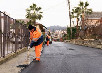 В Сочи ремонтируют улицу Бакинскую