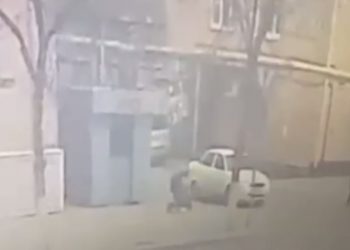 На Кубани две девочки на самокате врезались в «Ладу»