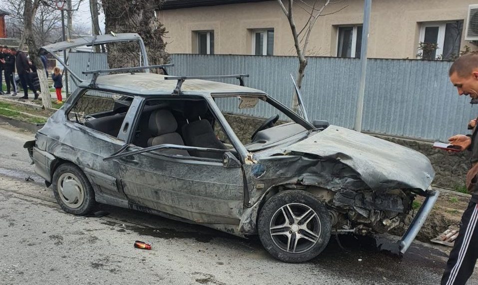 На Кубани столкнулись две легковушки: пострадала женщина