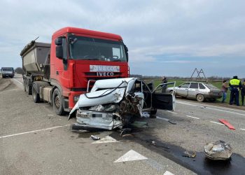 На Кубани столкнулись «семерка» и два грузовика: погибли две женщины