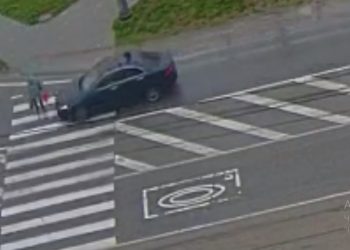 В Анапе легковушка сломала пешеходу обе ноги