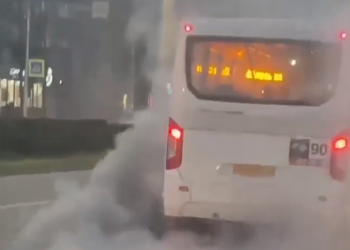 В Краснодаре на ходу задымился автобус