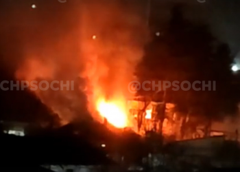 Утром в Сочи 17 марта произошел крупный пожар