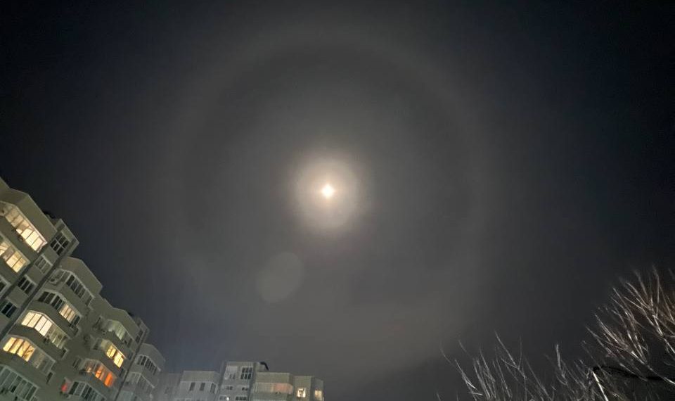 В небе над Кубанью 5 марта засняли лунное гало