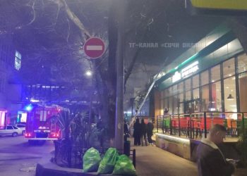 В Сочи произошел пожар в пиццерии «Папа Джонс» и баре «Smoker Brisket»