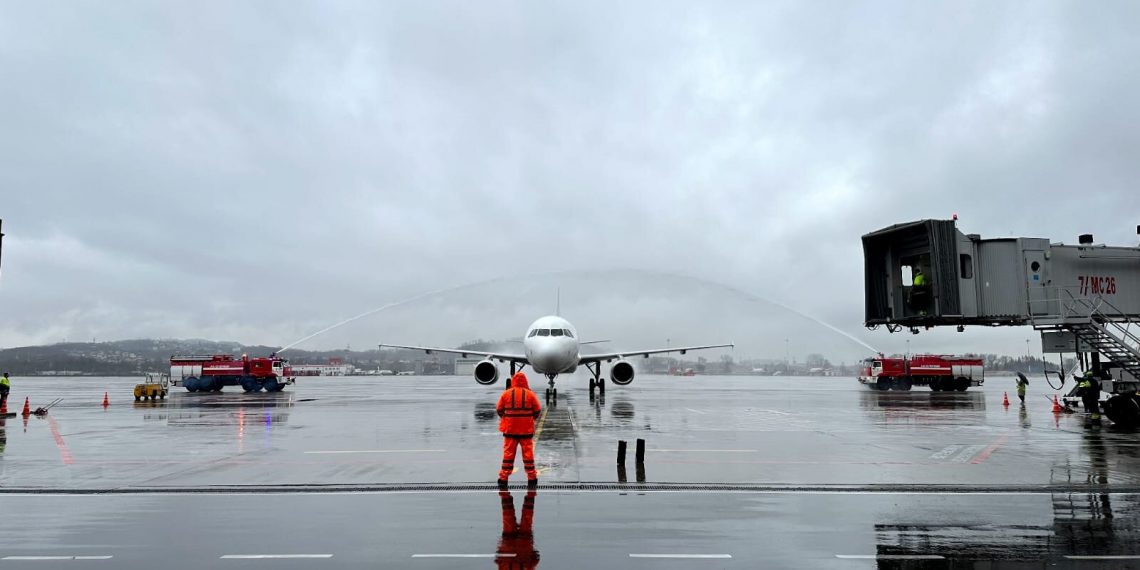 Аэропорт Сочи днем 19 марта начал принимать рейсы