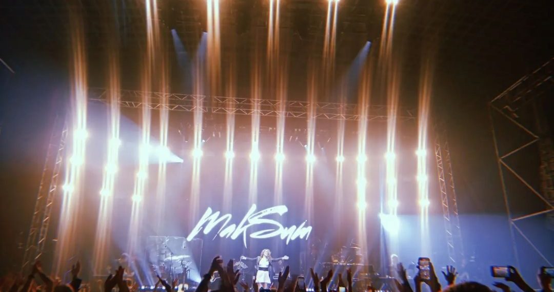 «Это такое позорище»: поклонники певицы МакSим отреагировали на ее концерт в Сочи