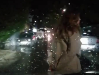 Пропала шляпа: в Сочи женщина перегородила дорогу из-за украденного головного убора