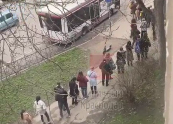 Россиян удивила огромная «культурная» очередь на автобус в Краснодаре