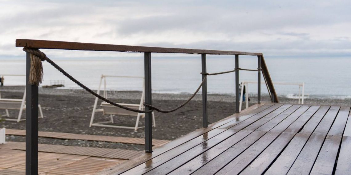 К лету во всех районах Сочи благоустроят пляжи