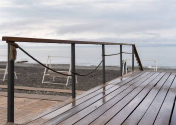 К лету во всех районах Сочи благоустроят пляжи