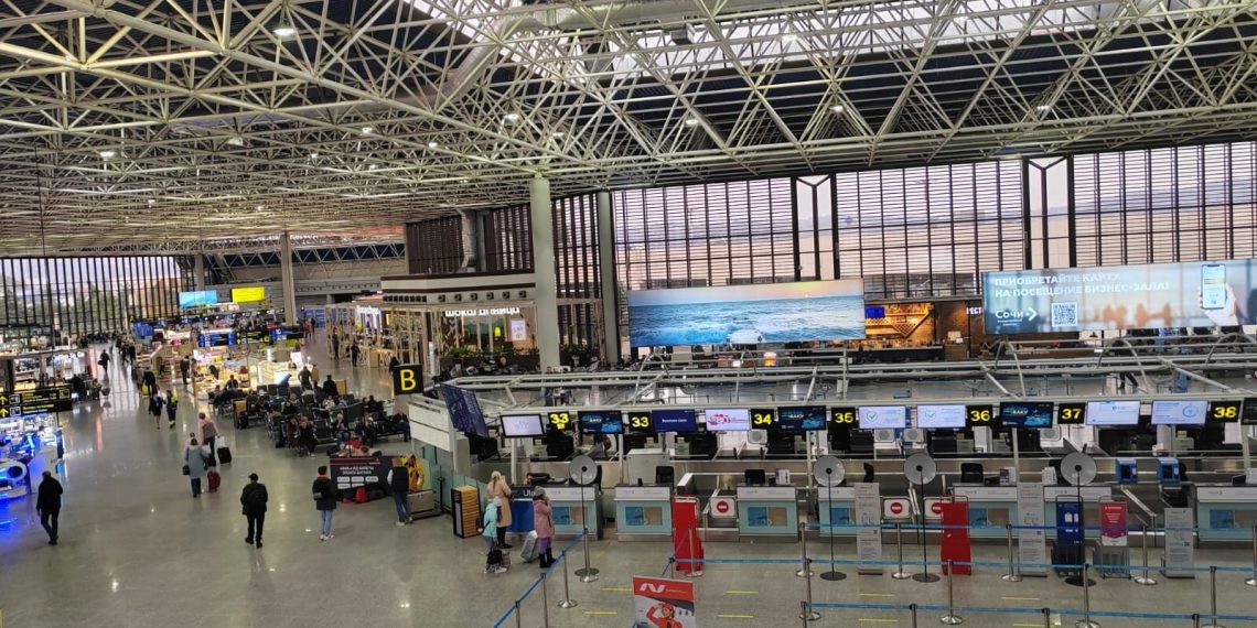 Аэропорт Сочи: сложная метеорологическая обстановка сохраняется, ночью из 57 рейсов выполнено 2