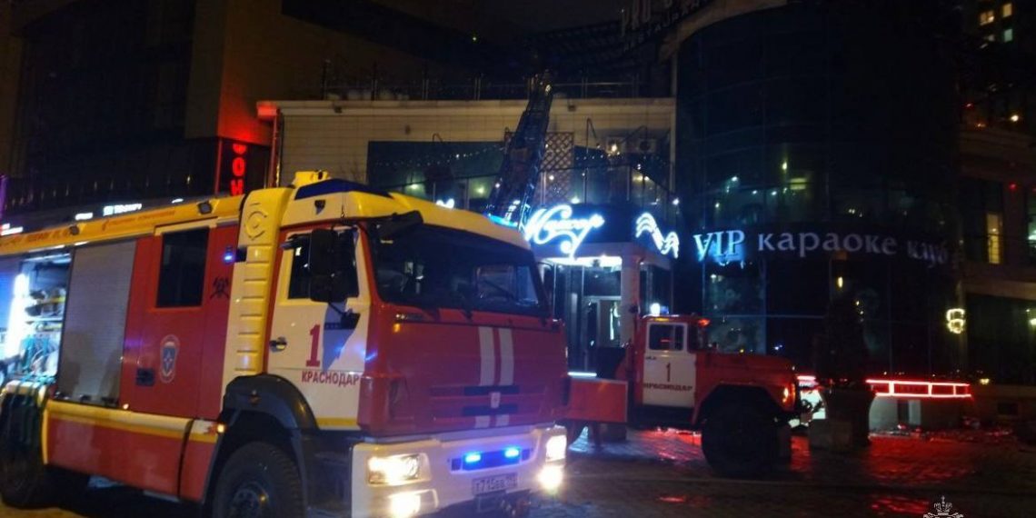 Из горящего ресторана в Краснодаре эвакуировали 61 человека