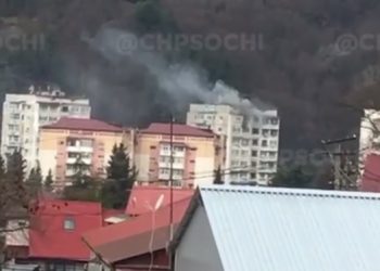 Из горящей многоэтажки в Сочи эвакуировали 25 человек