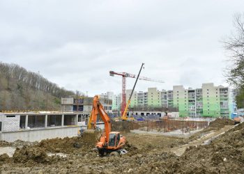 За три года в Сочи собираются построить 15 школ