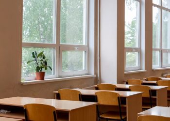 На Кубани девочка-подросток выпала с 3-го этажа школы при странных обстоятельствах