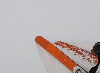 Из-за сильного ветра на горнолыжных курортах Сочи закрыли канатные дороги, качели и трассы