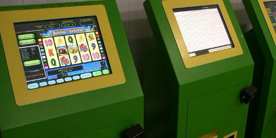 На Кубани женщина-полицейский крышевала игровые терминалы сына и сожителя