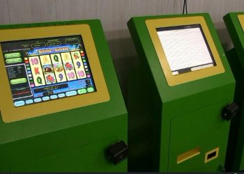 На Кубани женщина-полицейский крышевала игровые терминалы сына и сожителя