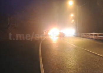 В Сочи на трассе после ДТП вспыхнул автомобиль «Мерседес» с людьми в салоне